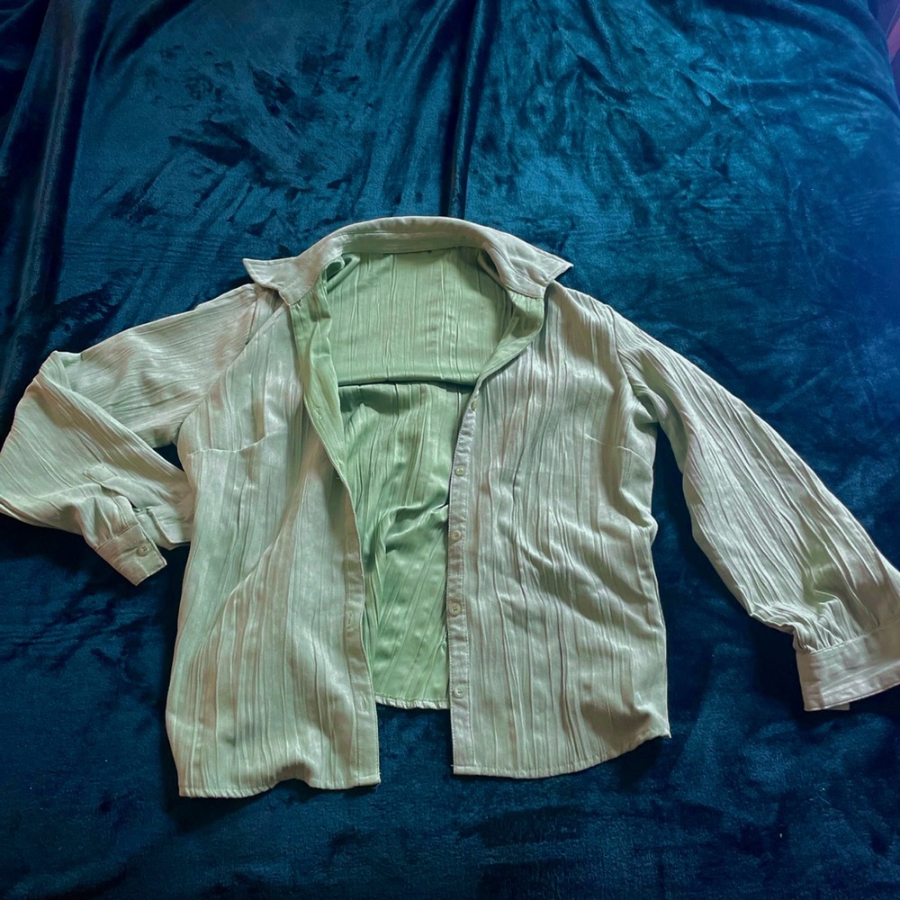 Hard to see exact color, more of a muted green color. Beautiful soft material.